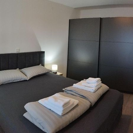 Apartment Luka Pula Bagian luar foto