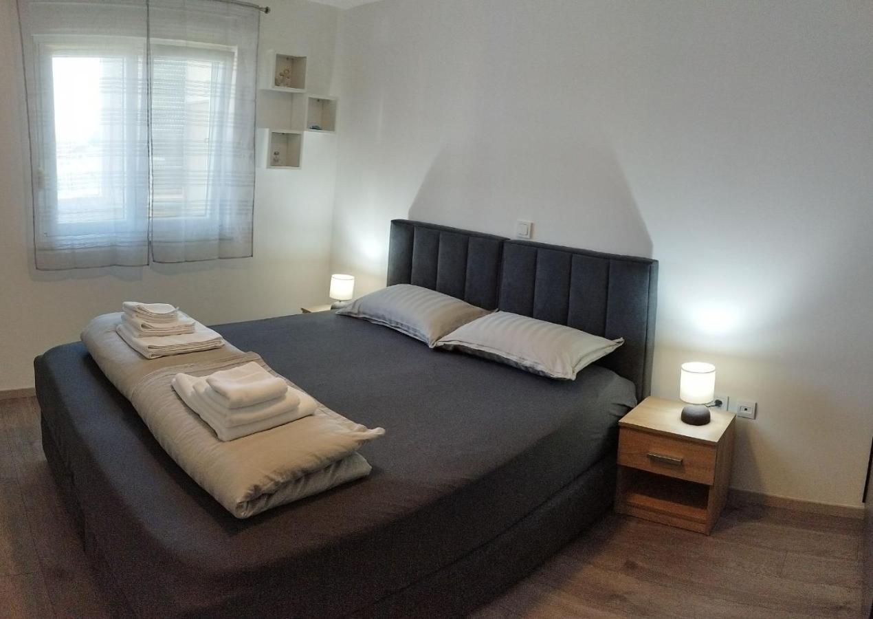 Apartment Luka Pula Bagian luar foto