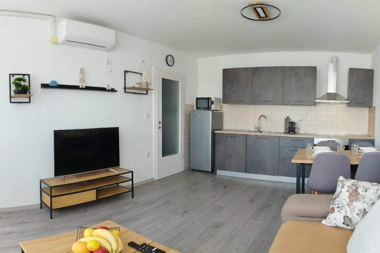 Apartment Luka Pula Bagian luar foto