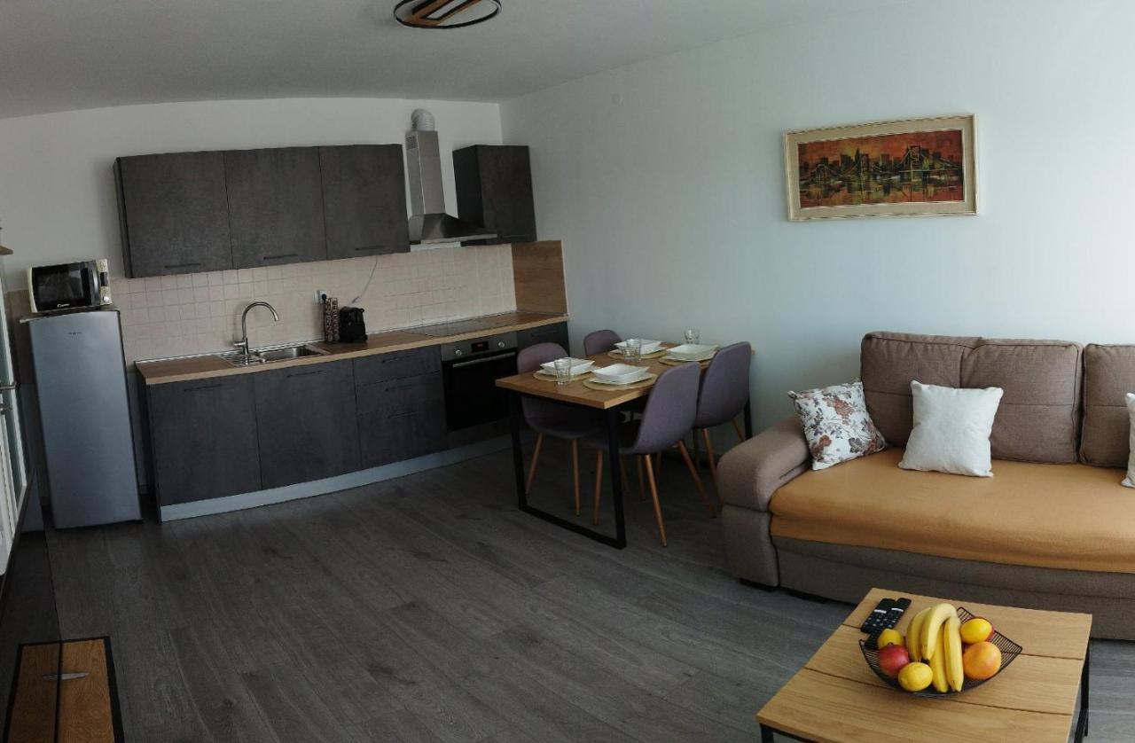 Apartment Luka Pula Bagian luar foto