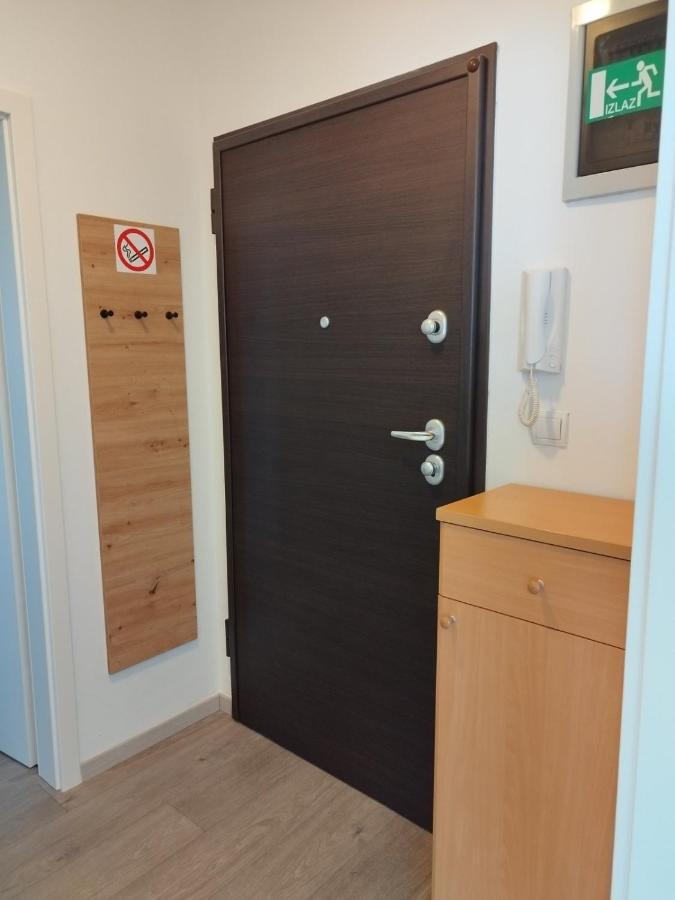 Apartment Luka Pula Bagian luar foto