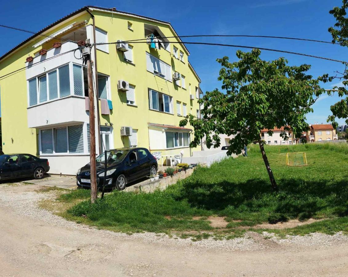 Apartment Luka Pula Bagian luar foto