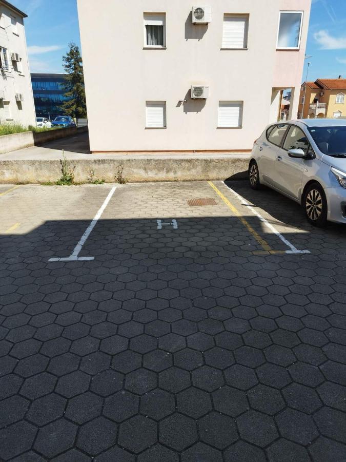 Apartment Luka Pula Bagian luar foto